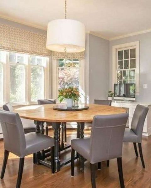 Kitchen remodel before image with little usable wall space